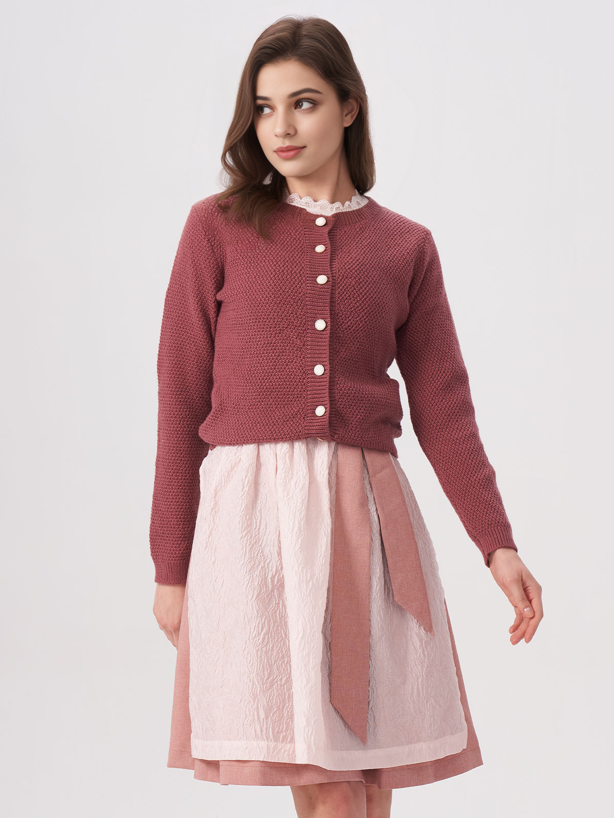 Stilvolles lila Strick-Dirndl
