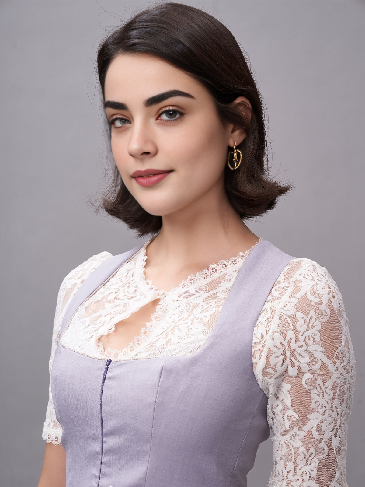 Moderne Dirndl in Lila mit urbanem Chic