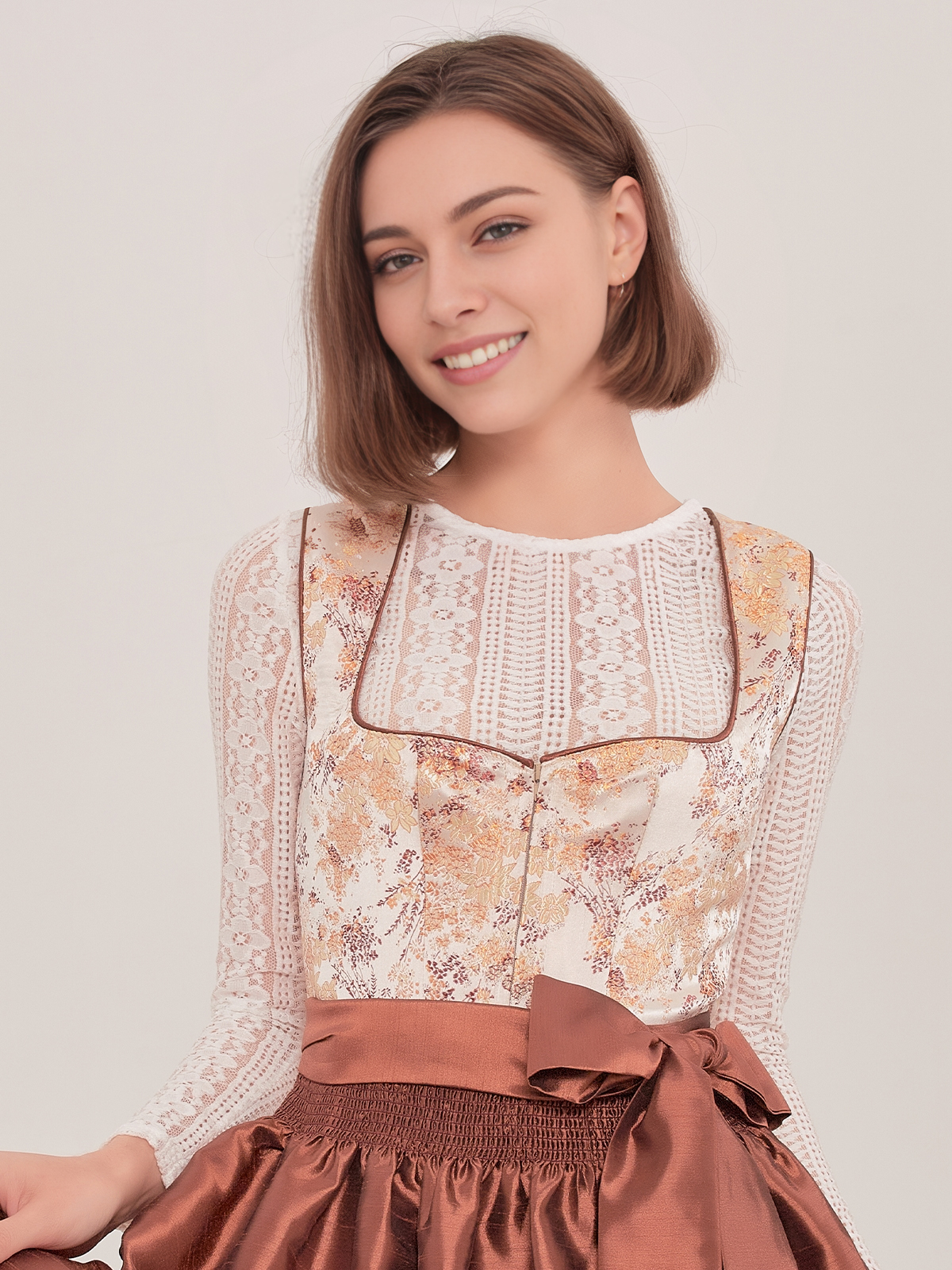 Dirndl mit Herzausschnitt in Gelb