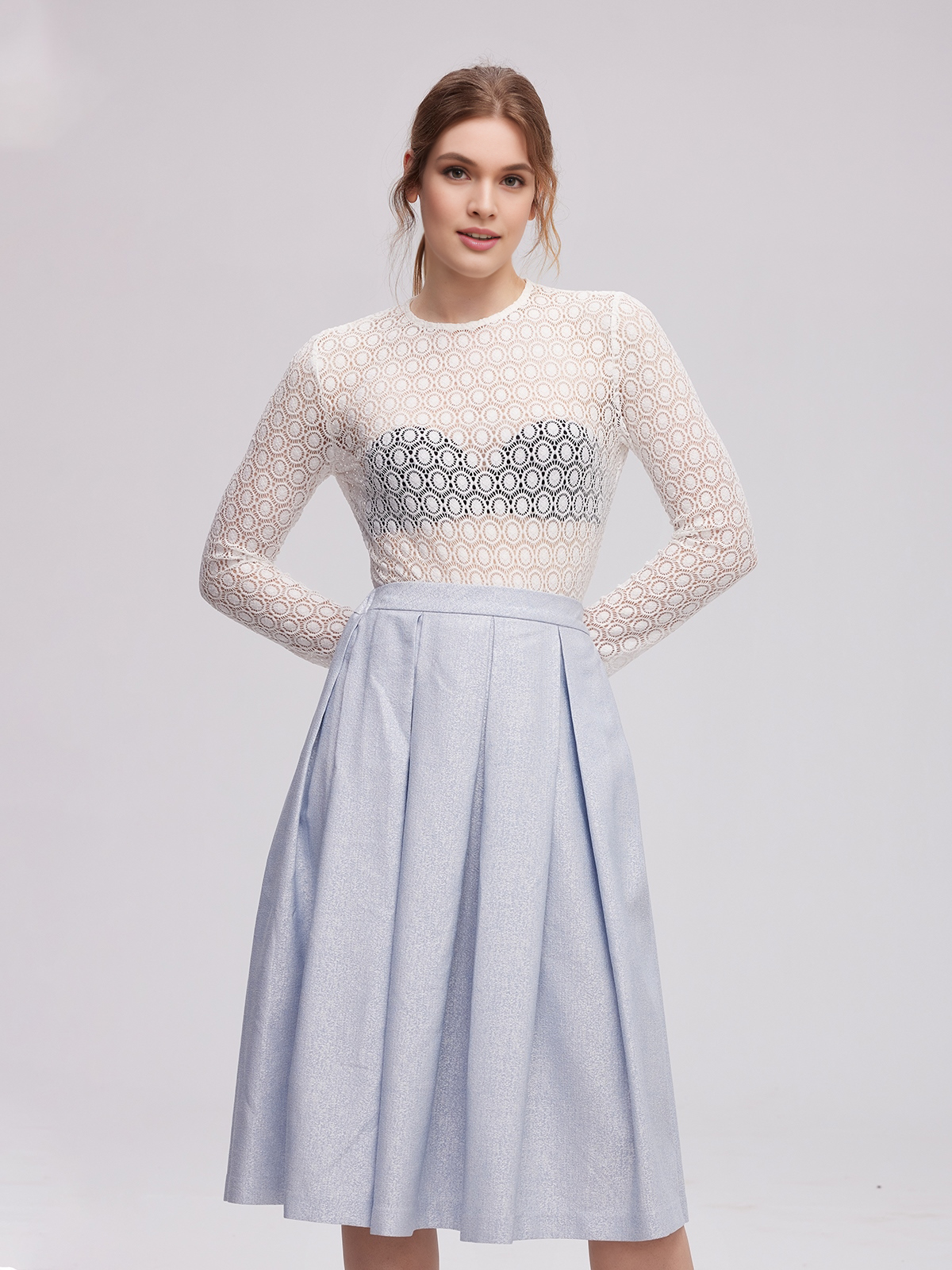 Dirndl in royalblau mit Samt