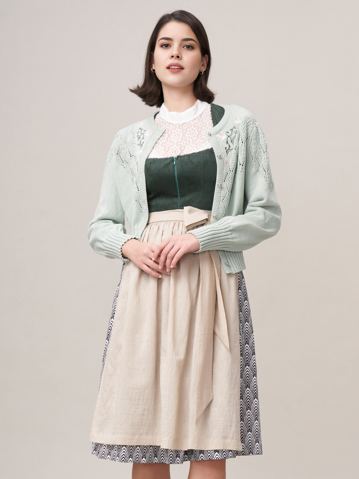 Dirndl Damen Grün in verschiedenen Nuancen