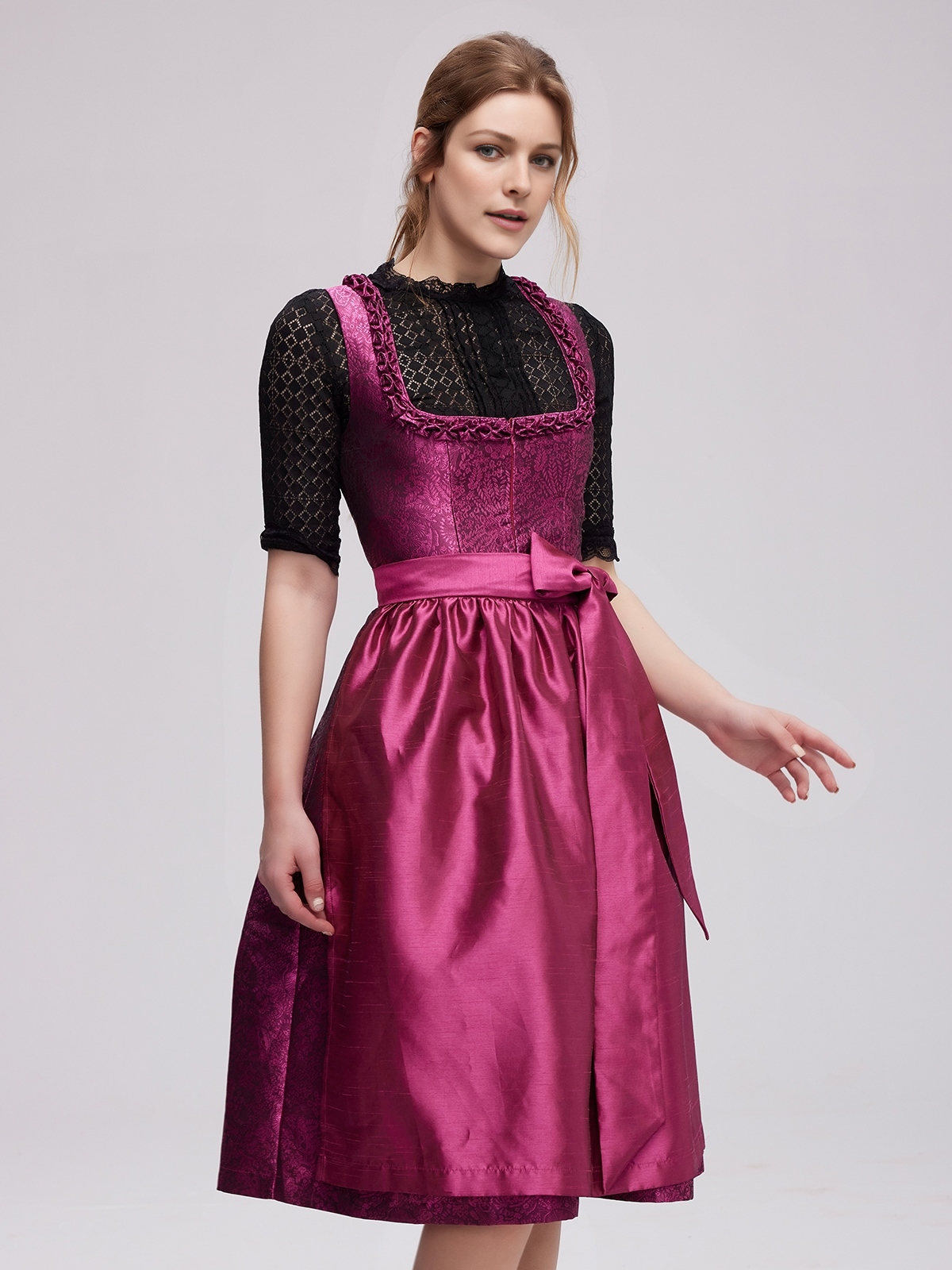 Modernes Dirndl in Pink mit raffiniertem Schnitt