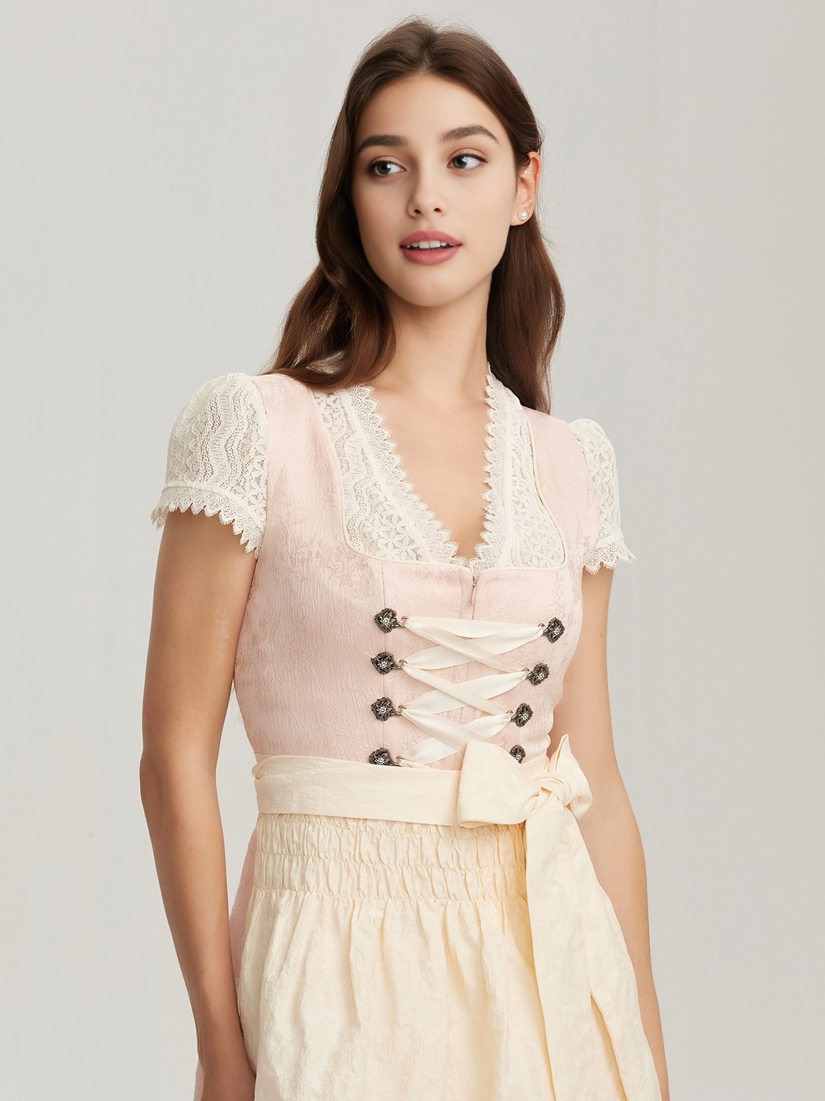 Dirndl in Rosa – stilvoll und feminin