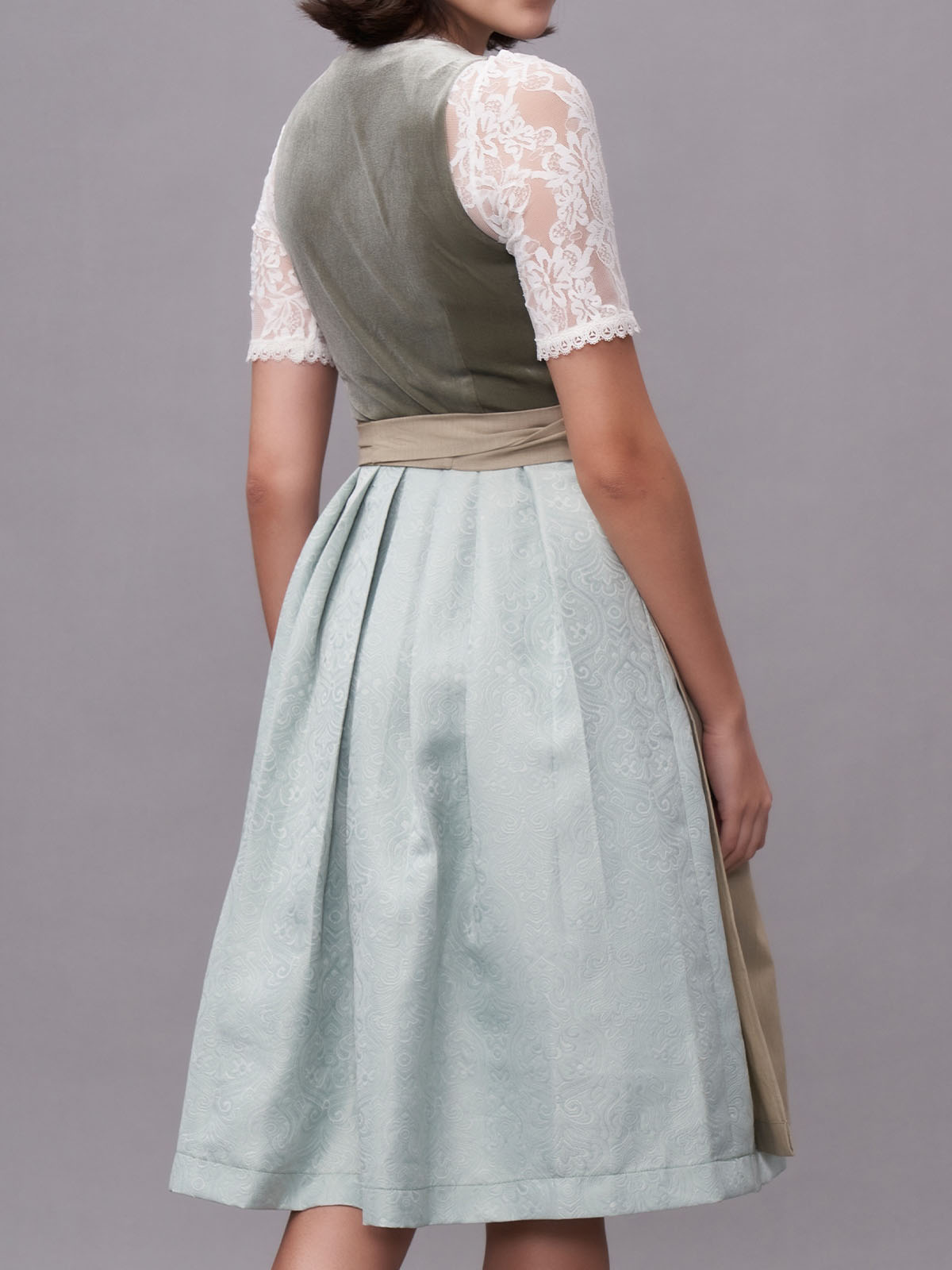 Reduziertes Dirndl in Grün