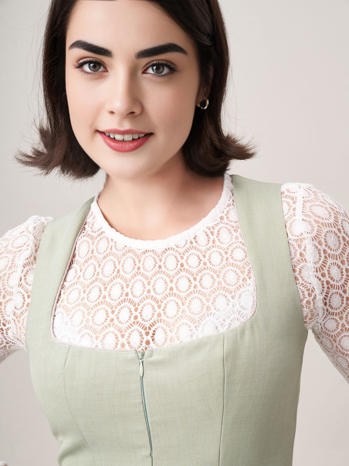 Dirndl in Grün – feminin und stilvoll
