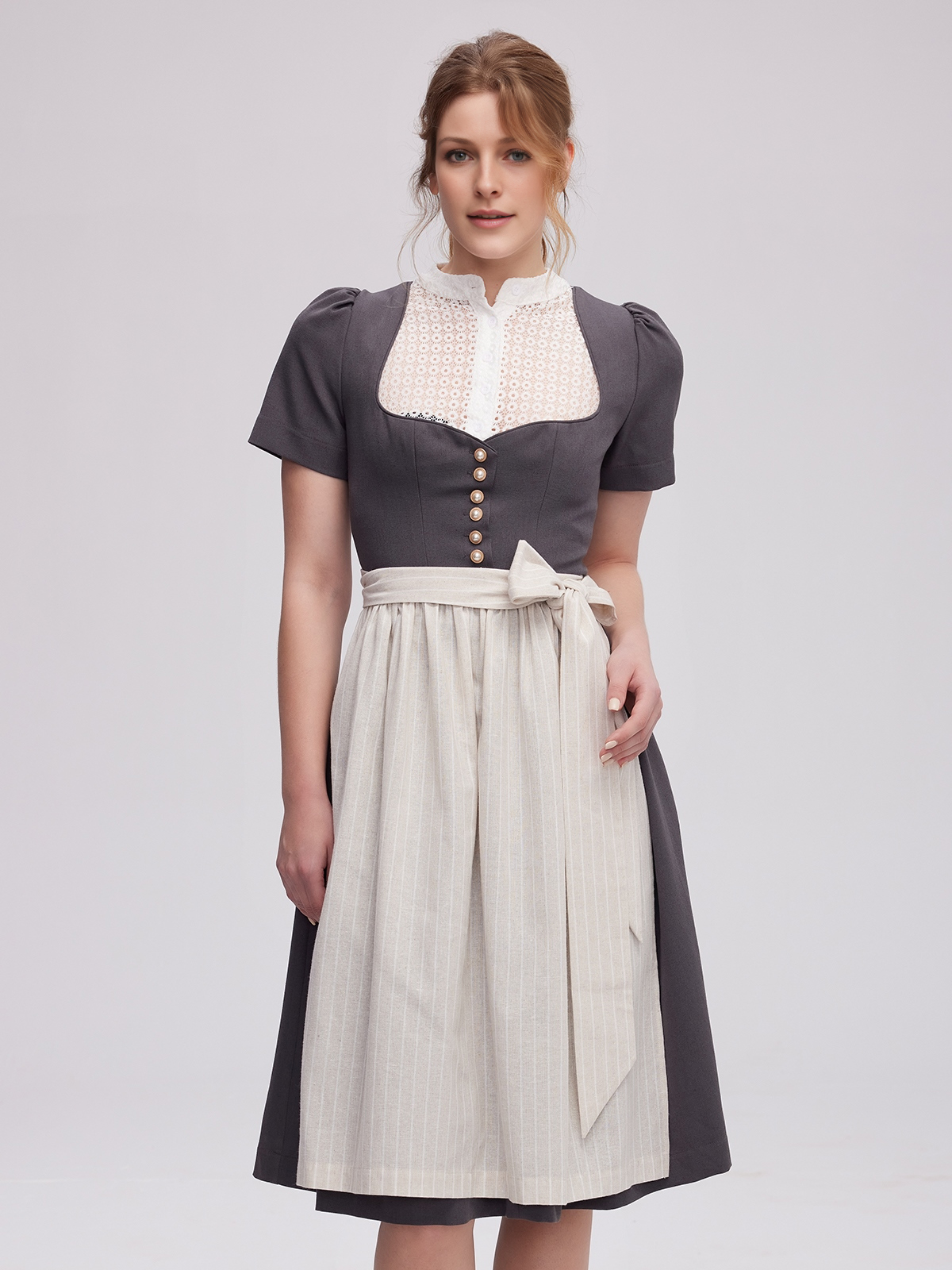 Dirndl in Grau mit eleganter Schürze