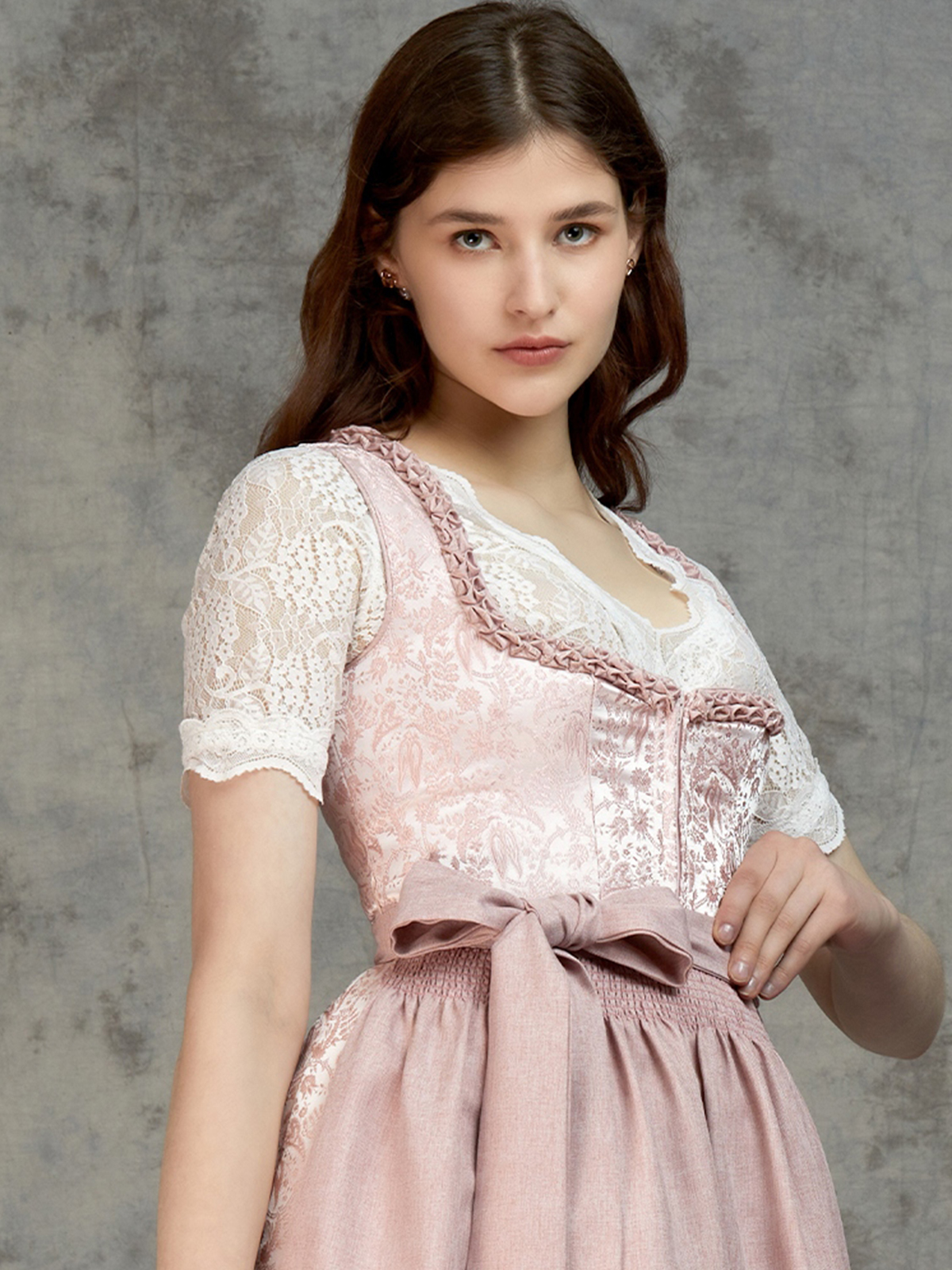 Dirndl in Rosa – stilvoll und feminin