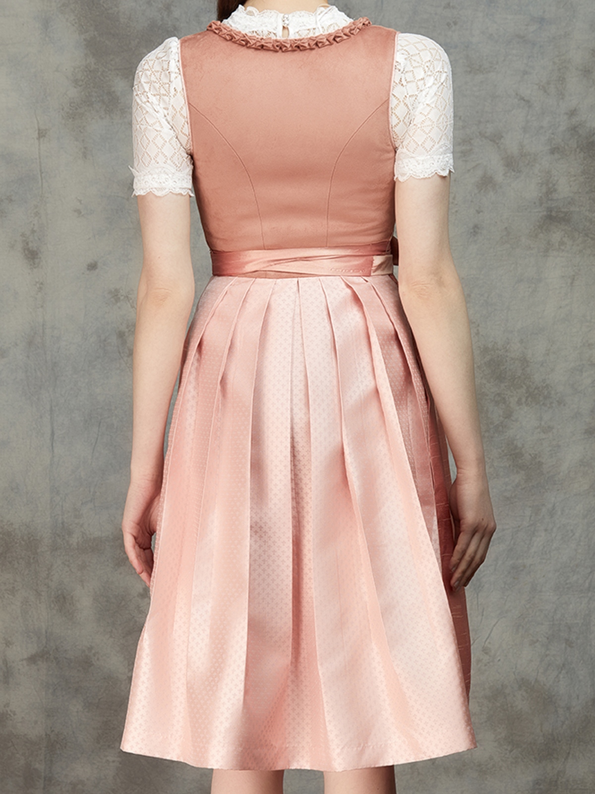 Dirndl in Rosa – feminin und stilvoll