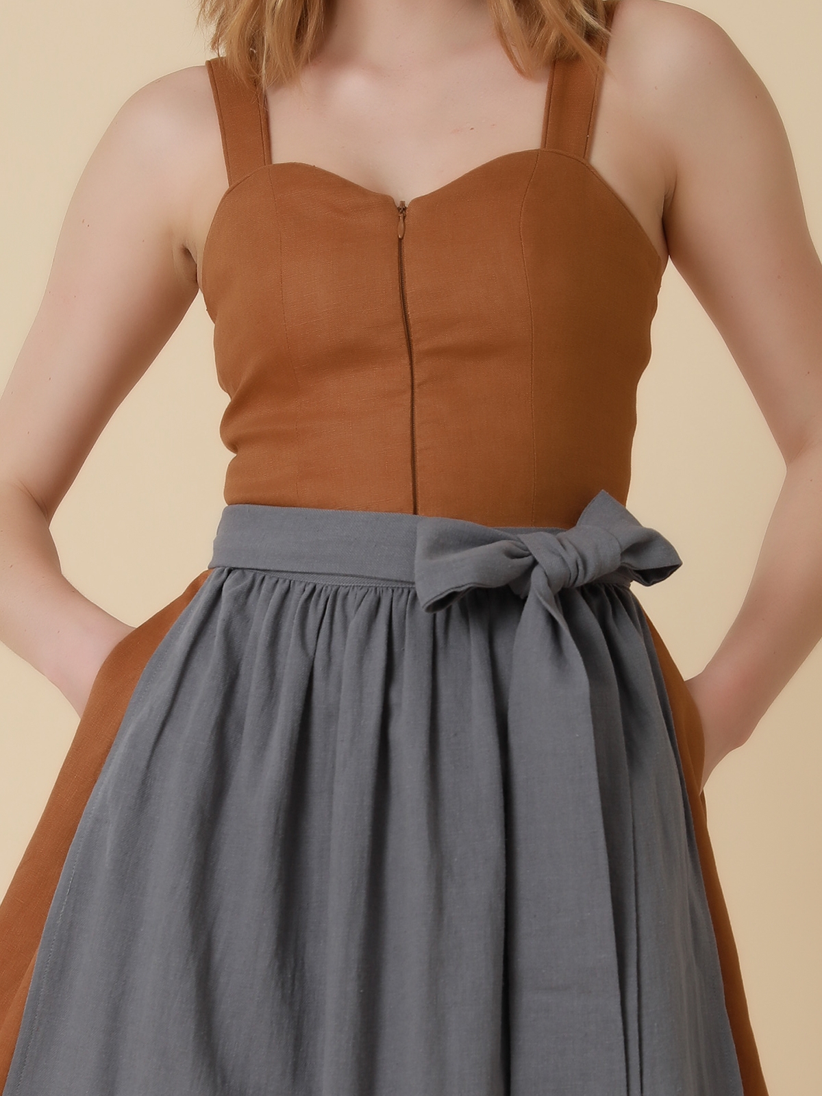 Elegantes graues Dirndl