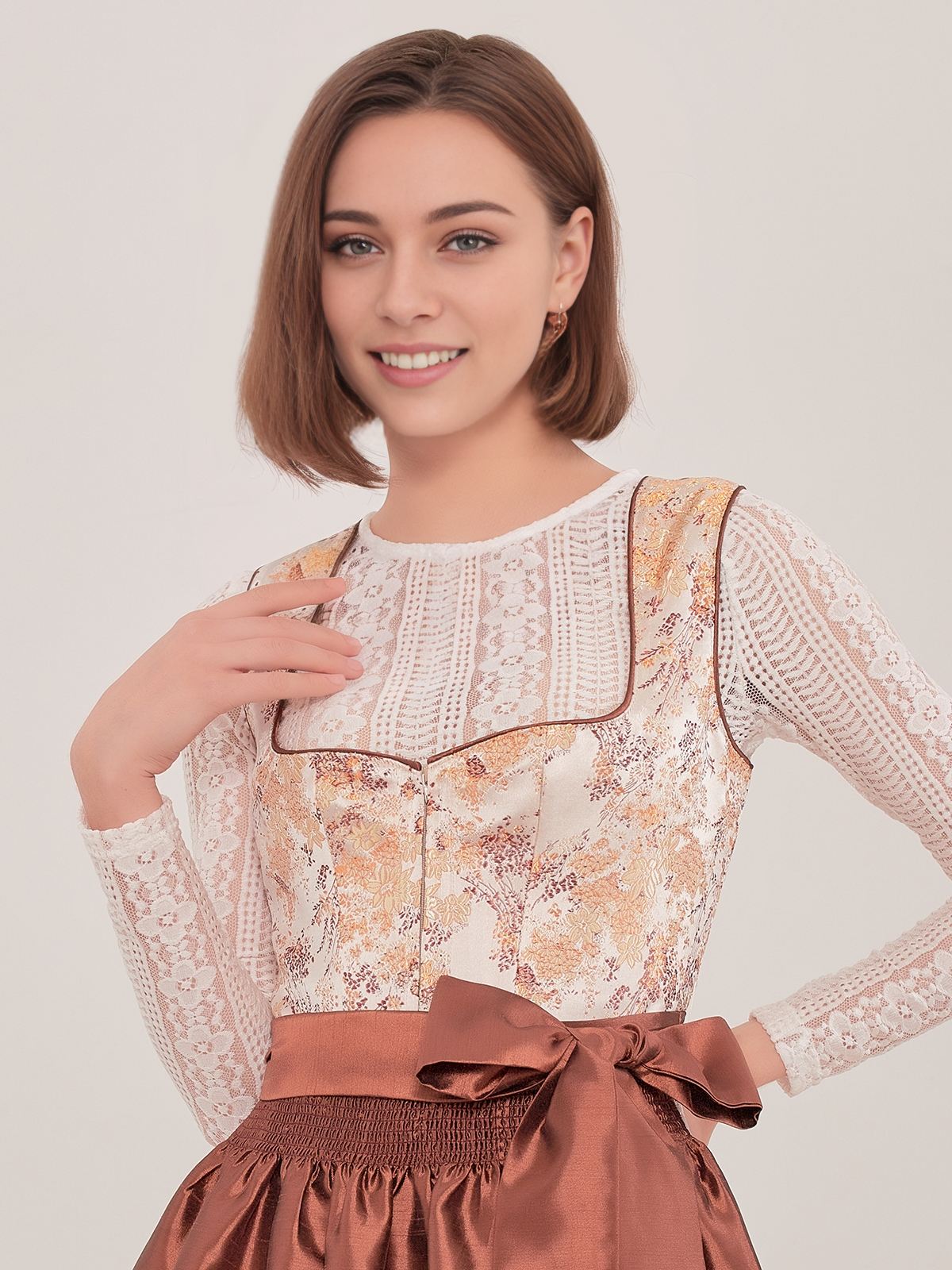 Dirndl 2024 Grün in Gelb