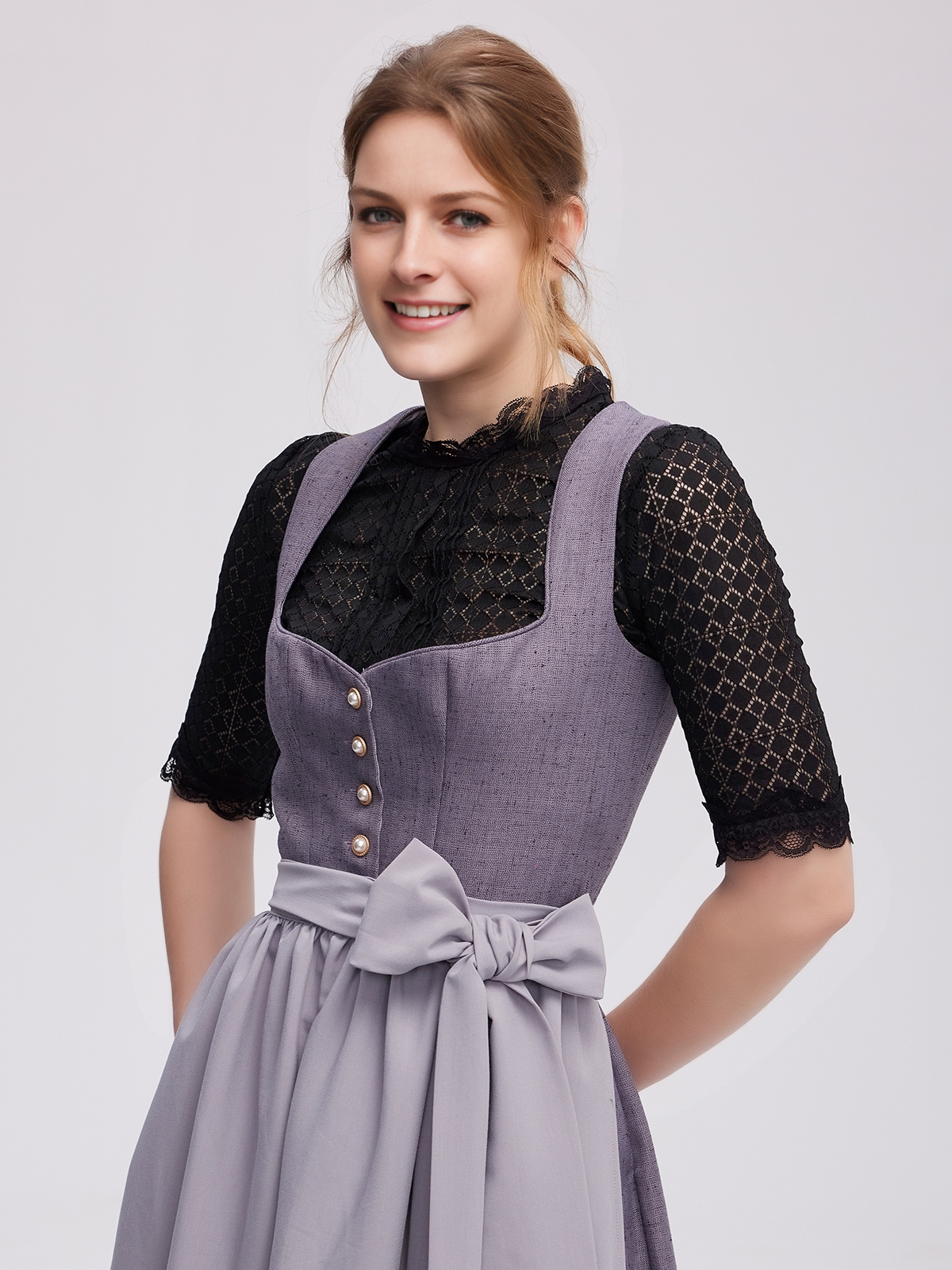 Dirndl in Grau – Eleganz mit urbanem Flair