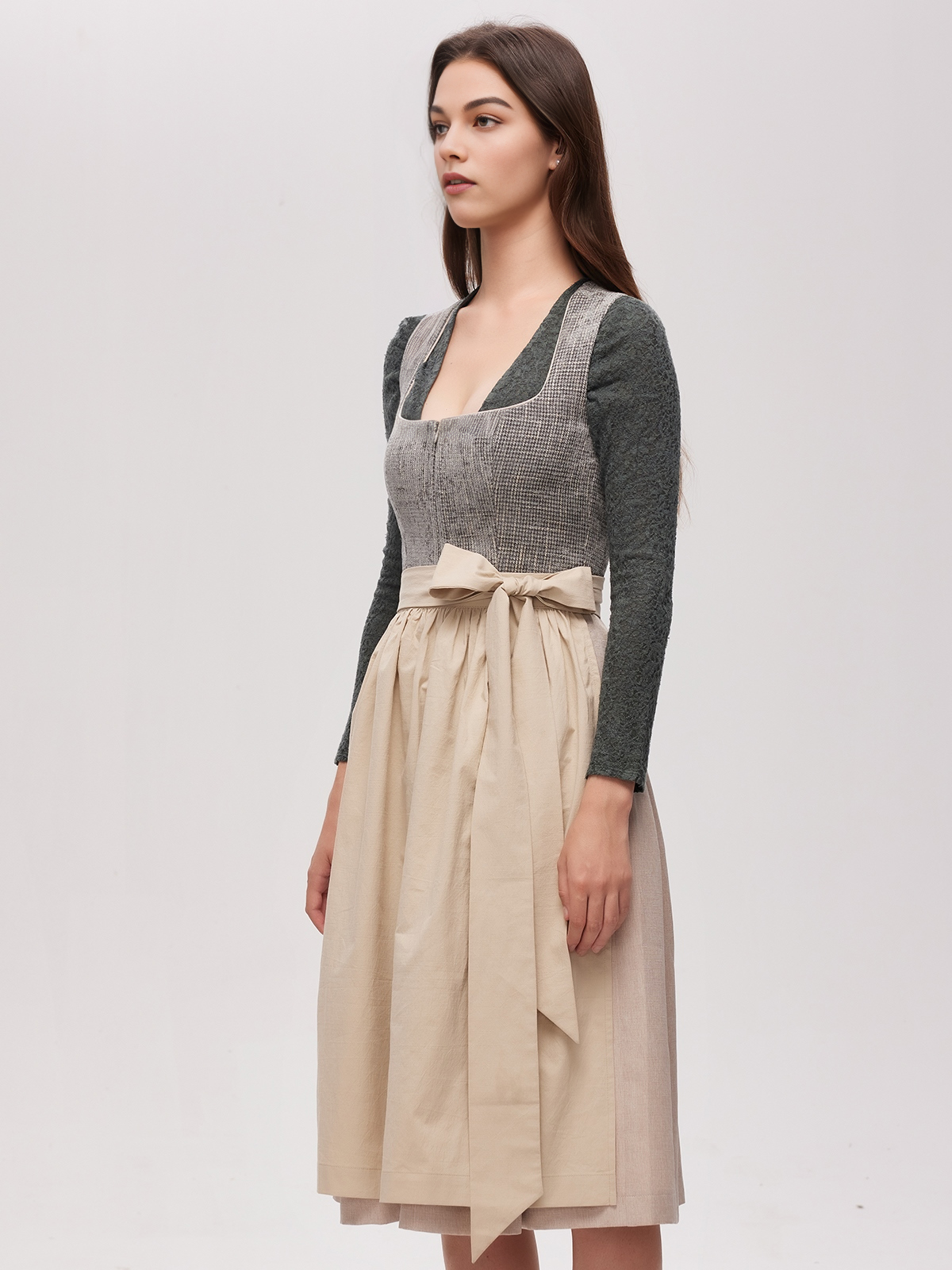 Dirndl in Grün – Eleganz und Tradition